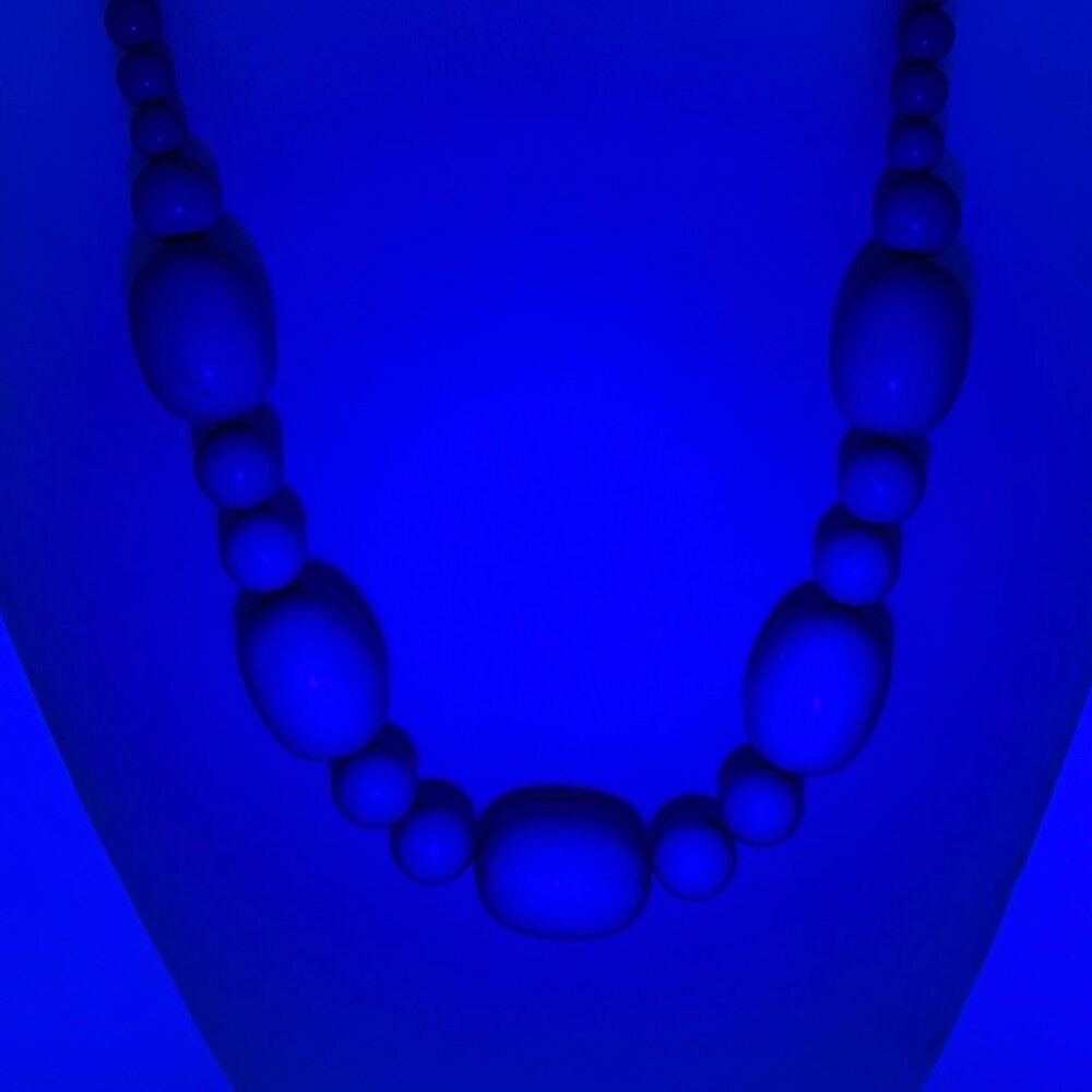Pink Acrylic Beaded Necklace Oval Round Beads Glow Under UV Light 20" Statement - Picture 4 of 13
